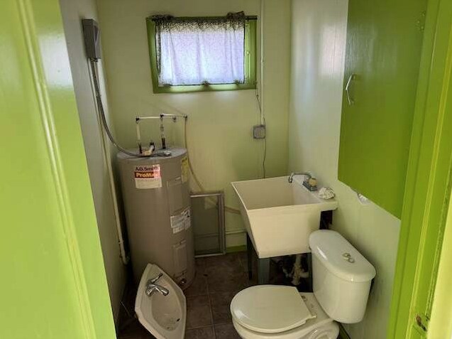 More Photos Of 204 Front St, Atkinson Office For Sale