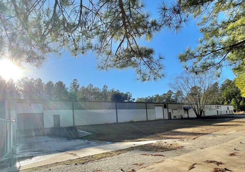 More Photos Of 122 Premier Dr, Greenwood Warehouse For Lease