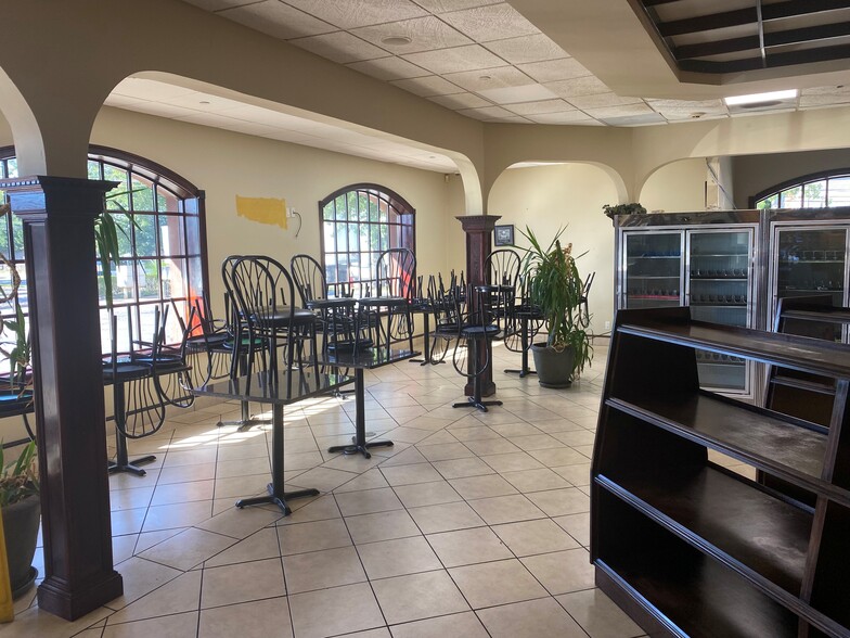 More Photos Of 1161-1165 Old Country Rd, Plainview Unknown For Lease