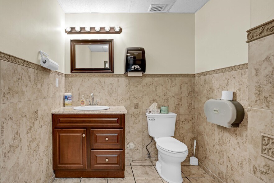 More Photos Of 100 Meco Ln, Oak Ridge Warehouse For Lease