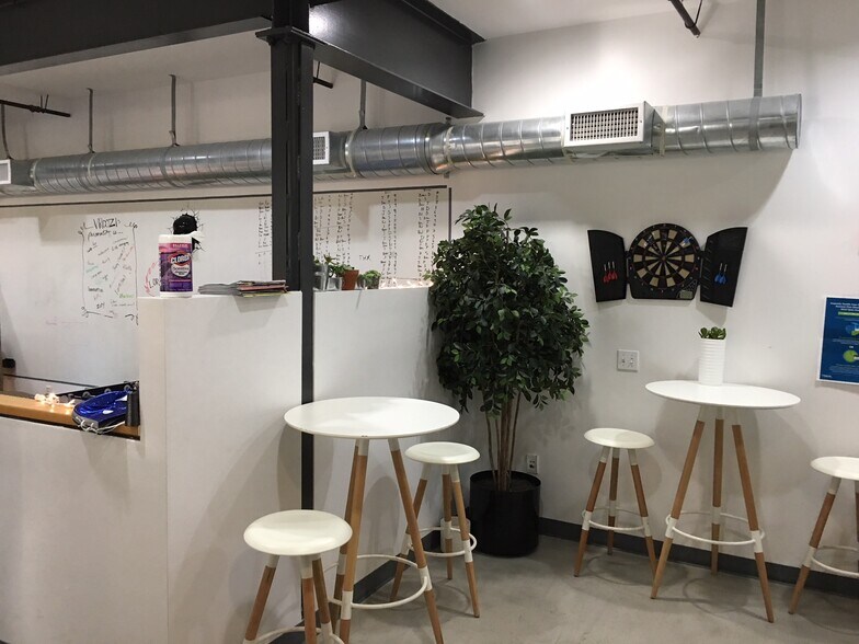 More Photos Of 15000 Ventura Blvd, Sherman Oaks Loft Creative Space For Lease