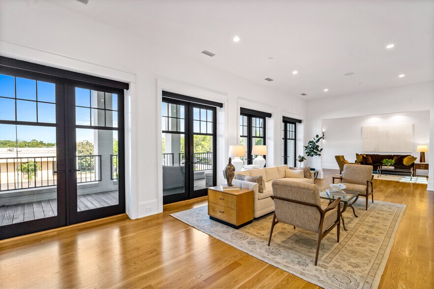 More Photos Of 152 N Section St, Fairhope Storefront Retail Residential For Sale