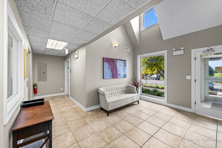 More Photos Of 1060 E Lake St, Hanover Park Office For Sale