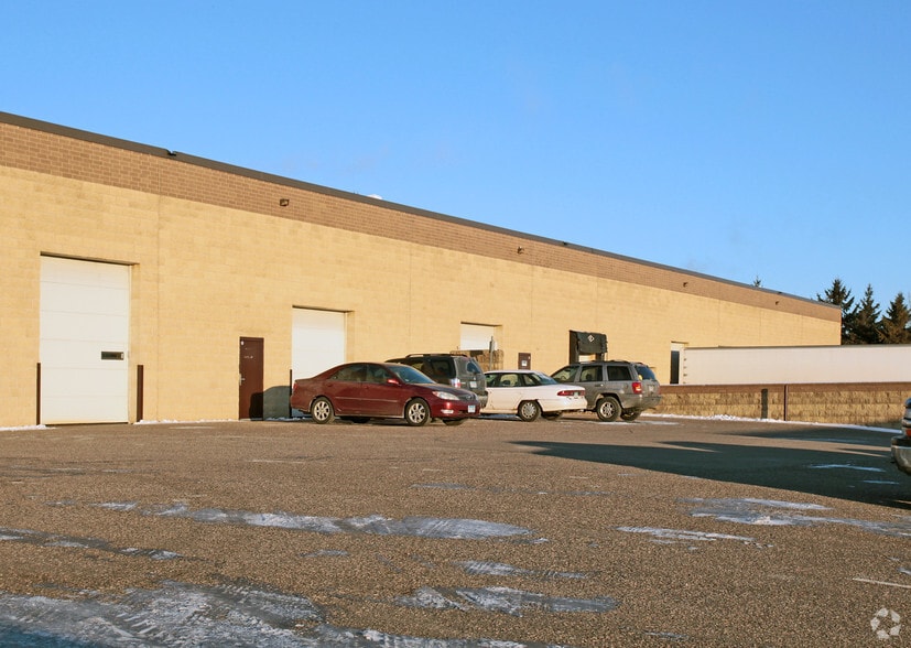 More Photos Of 1650-1686 E Cliff Rd E, Burnsville Light Manufacturing For Lease