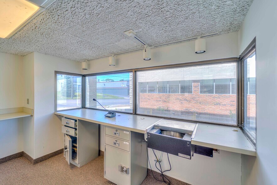 More Photos Of 1217 Greenwood Ave, Jackson General Retail For Sale