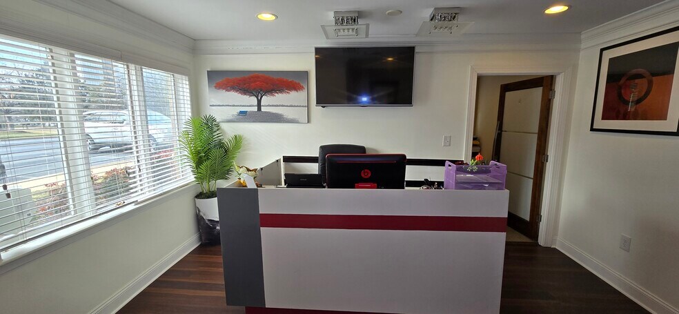 More Photos Of 7201-7211 Hanover Pky, Greenbelt Office Residential For Lease