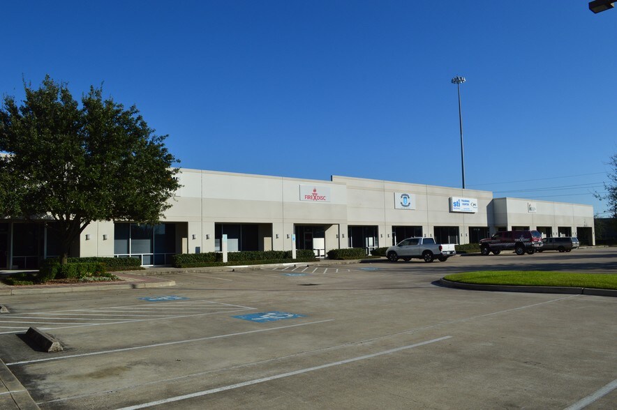 More Photos Of 9940 W Sam Houston Pky S, Houston Unknown For Lease