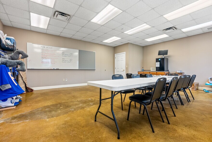 More Photos Of 834-840 Lagoon Business Loop, Montgomery Light Distribution For Lease