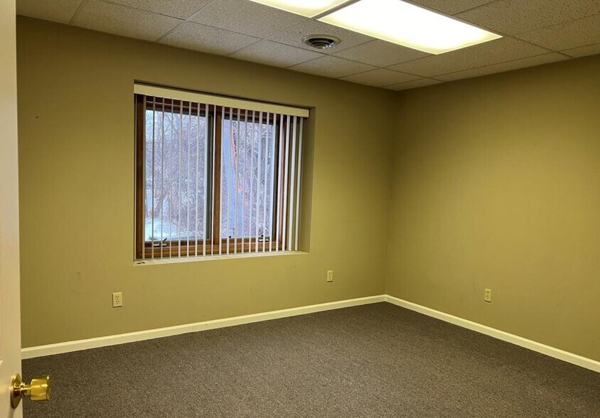 More Photos Of 1597 W Ridge Rd, Rochester Office For Lease