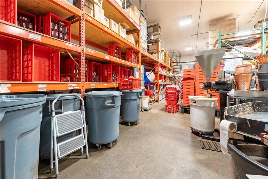 More Photos Of 1502 Minnie St, Fairbanks Industrial For Sale