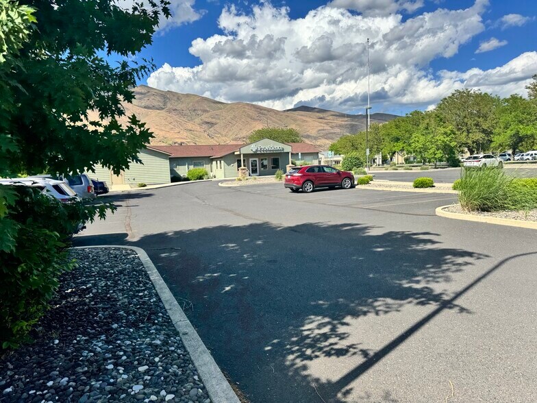 More Photos Of 808 Port Dr, Clarkston Medical For Sale