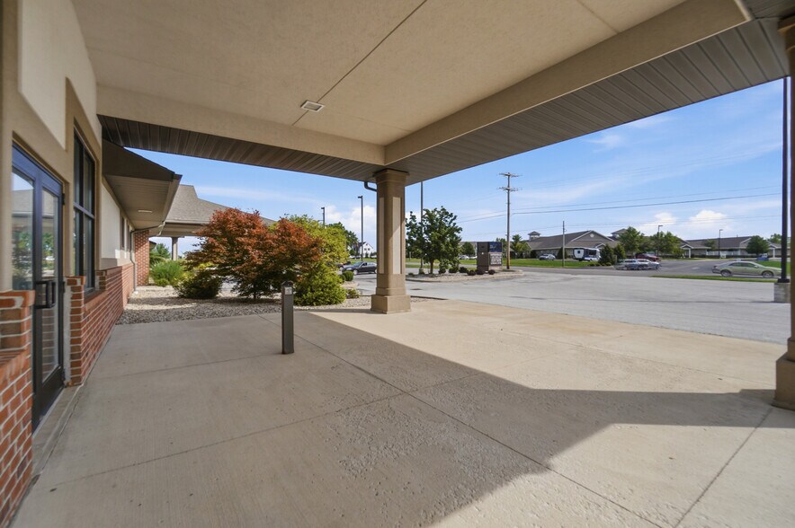 More Photos Of 375 N Eastown Rd, Lima Medical For Lease