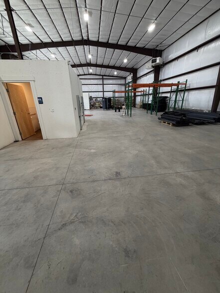 More Photos Of 1900 N 200 E, Spanish Fork Warehouse For Lease