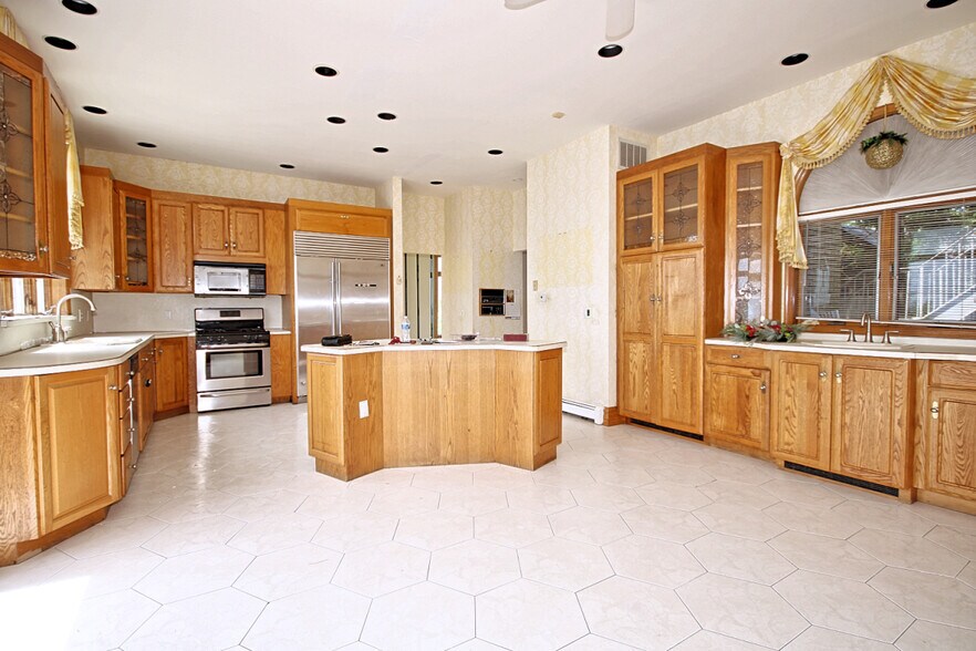 More Photos Of 161 Boardwalk Ave, Staten Island Multifamily For Sale