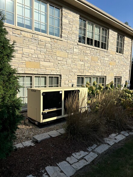 More Photos Of 739 North Ave, Glendale Heights Loft Creative Space For Sale