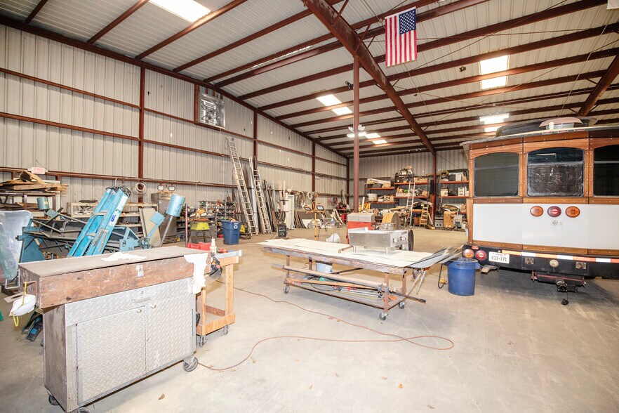 More Photos Of 2219 Brooks St, Houston Warehouse For Sale