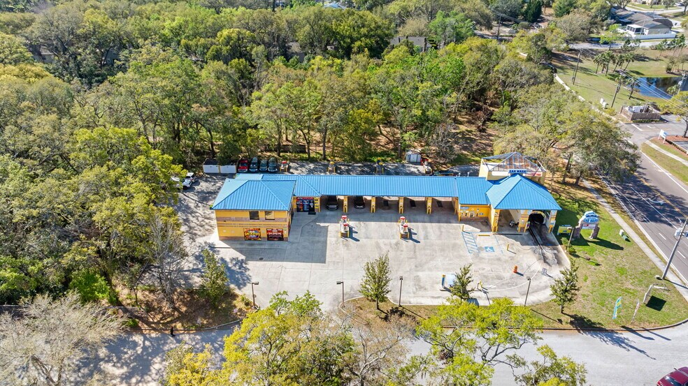 More Photos Of 113 S Valrico Rd, Valrico Carwash For Sale