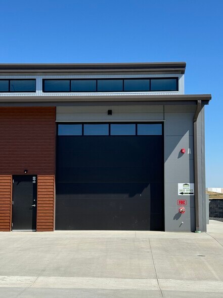 More Photos Of 7542 S Potomac St, Centennial Flex For Lease