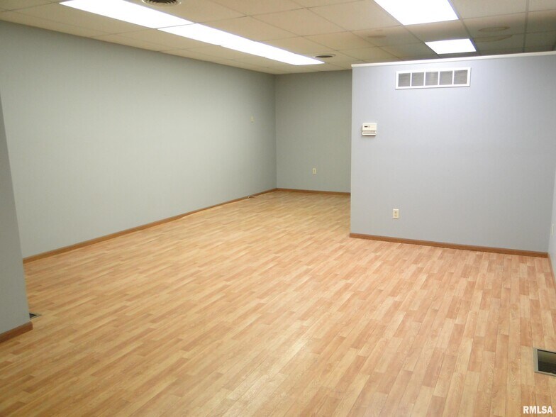 More Photos Of 509 N Lafayette St, Macomb Office For Sale