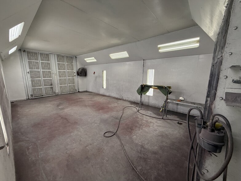 More Photos Of 5508 Benchmark Ln, Sanford Warehouse For Sale