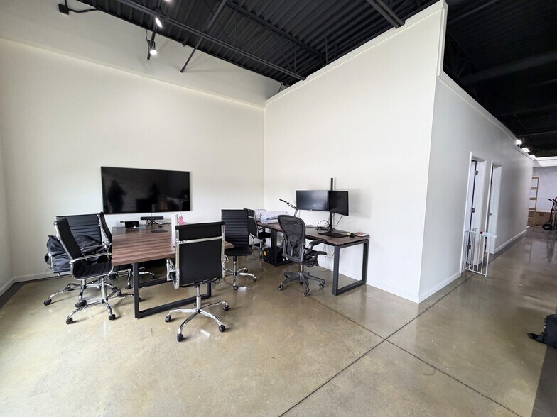 More Photos Of 1000 3rd Ave SW, Carmel Light Distribution For Lease