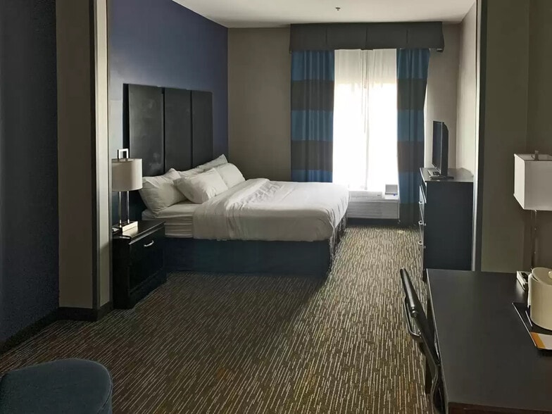 More Photos Of 129 Brickerton St, Columbus Hotel For Sale