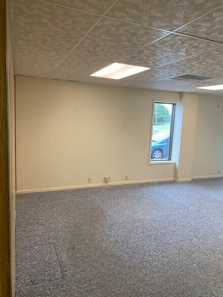 More Photos Of 817 Kilbourne St, Bellevue Medical For Lease