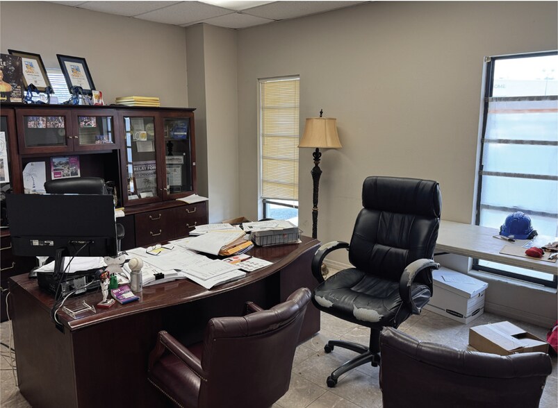 More Photos Of 12090 Metro Pky, Fort Myers Warehouse For Lease