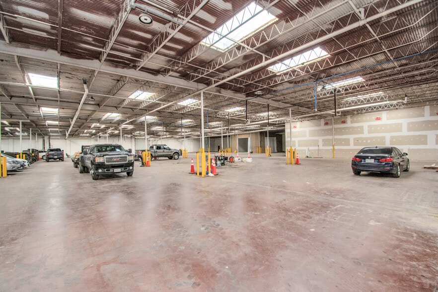 More Photos Of 9001 Jensen Dr, Houston Warehouse For Lease