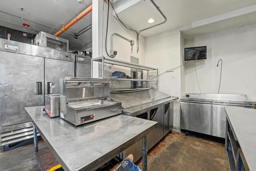 More Photos Of 113 S Beach Blvd, Bay Saint Louis Restaurant For Sale