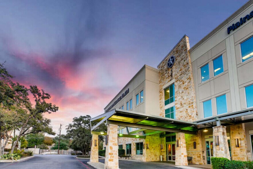 More Photos Of 150 E Sonterra Blvd, San Antonio Medical For Lease
