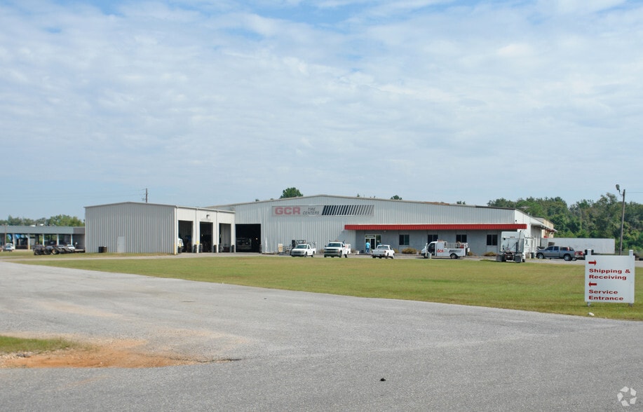 Primary Photo Of 1854 E I65 Service Rd N, Mobile Warehouse For Lease