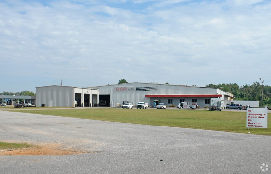 More Photos Of 1854 E I65 Service Rd N, Mobile Warehouse For Sale