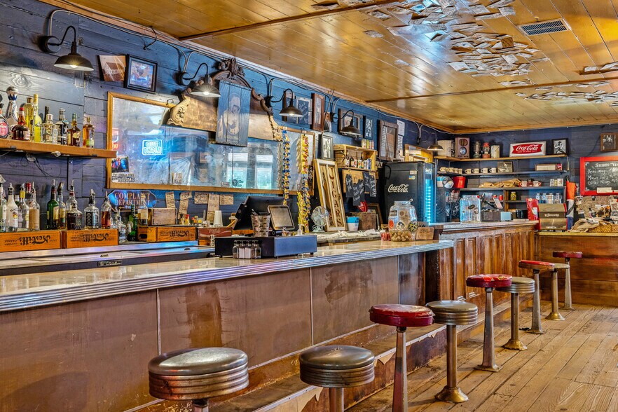 More Photos Of 12528 FM 109, Industry Bar For Sale