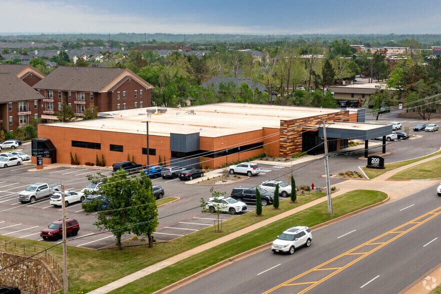 More Photos Of 200 N Bryant Ave, Edmond Medical For Lease