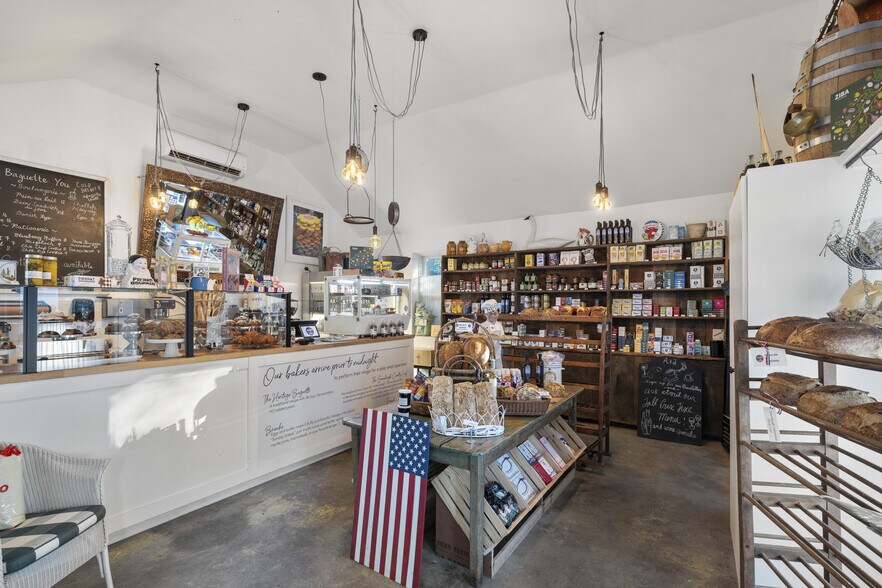 More Photos Of 1970 Montauk Hwy, Bridgehampton Restaurant For Sale