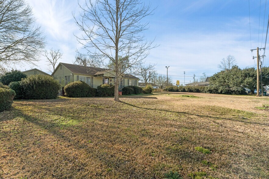 More Photos Of 902 Court St, Waynesboro Flex For Sale