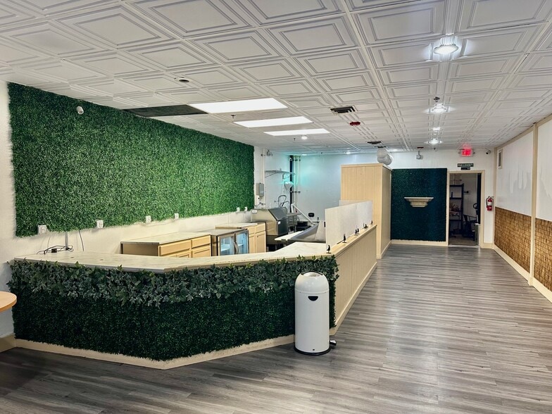 More Photos Of 211 E Court St, Seguin Storefront Retail Office For Lease