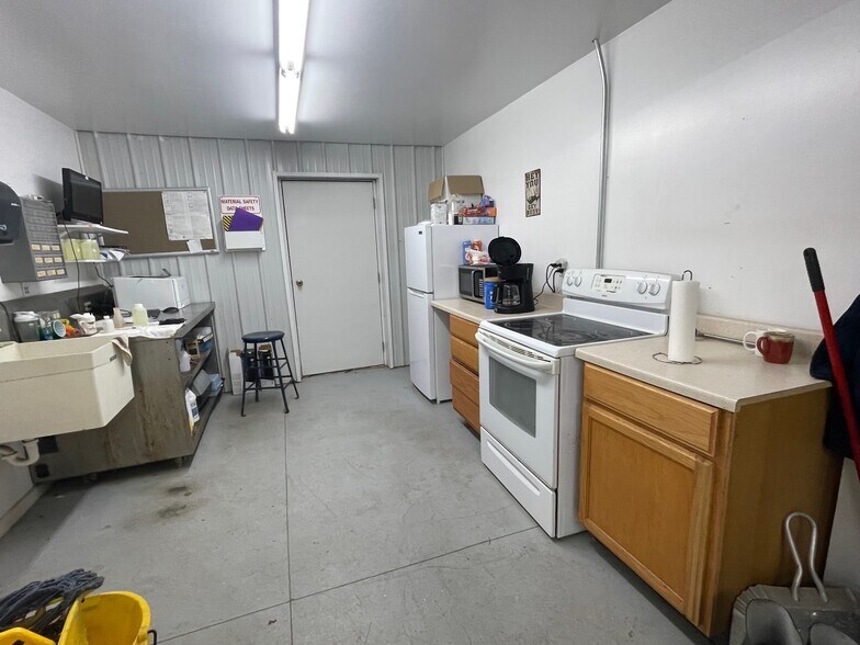 More Photos Of 9280 Knapp Rd, Houghton Lake Service For Sale