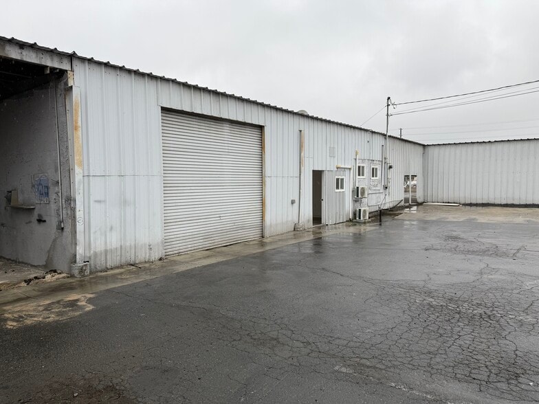 More Photos Of 5925 Payton Ave, Riverside Warehouse For Lease
