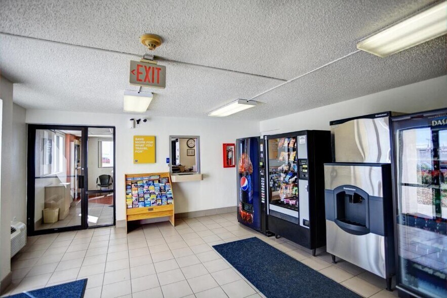 More Photos Of 3032 S Expressway St, Council Bluffs Hotel For Sale