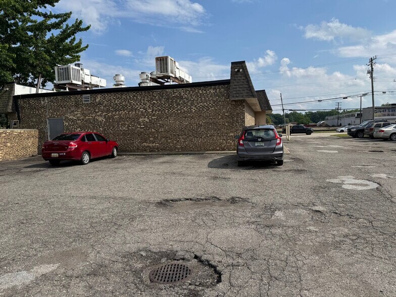 More Photos Of 2769 E 9 Mile Rd, Warren Restaurant For Sale