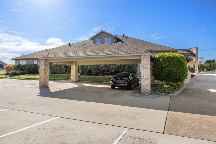 More Photos Of 1305 Paluxy Rd, Granbury Medical For Sale