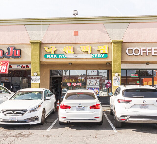 More Photos Of 201-215 N Western Ave, Los Angeles Storefront For Sale
