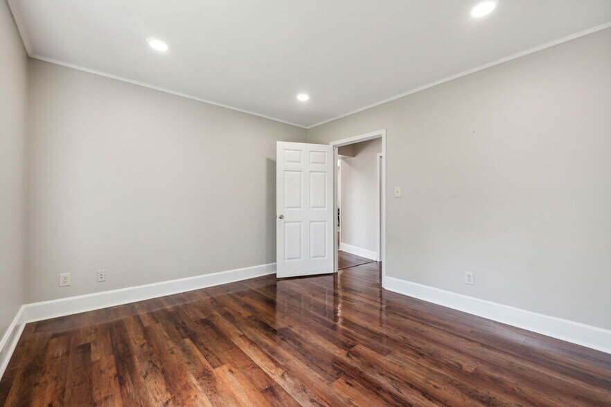 More Photos Of 37 Court St, Jasper Office For Sale