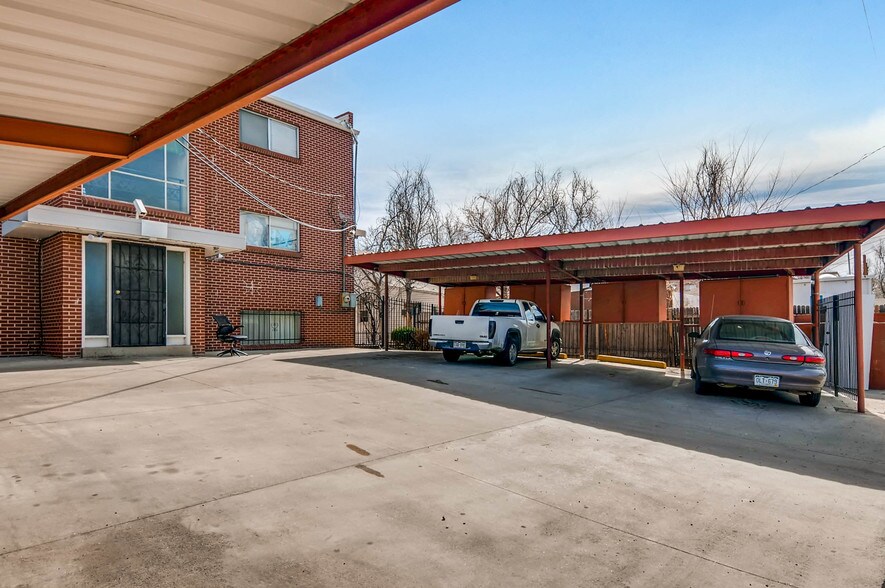 More Photos Of 1695 Clinton St, Aurora Apartments For Sale