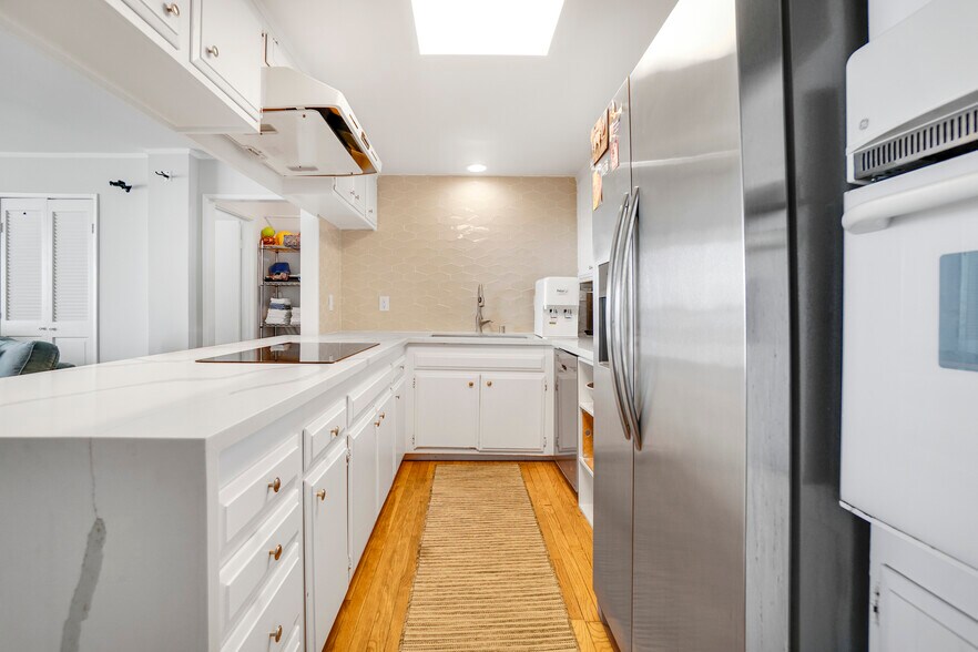 More Photos Of 11914 Beach Club Way, Malibu Multifamily For Sale