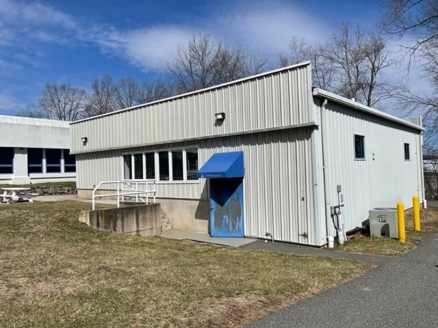 More Photos Of 12 Commerce Rd, Newtown Manufacturing For Lease