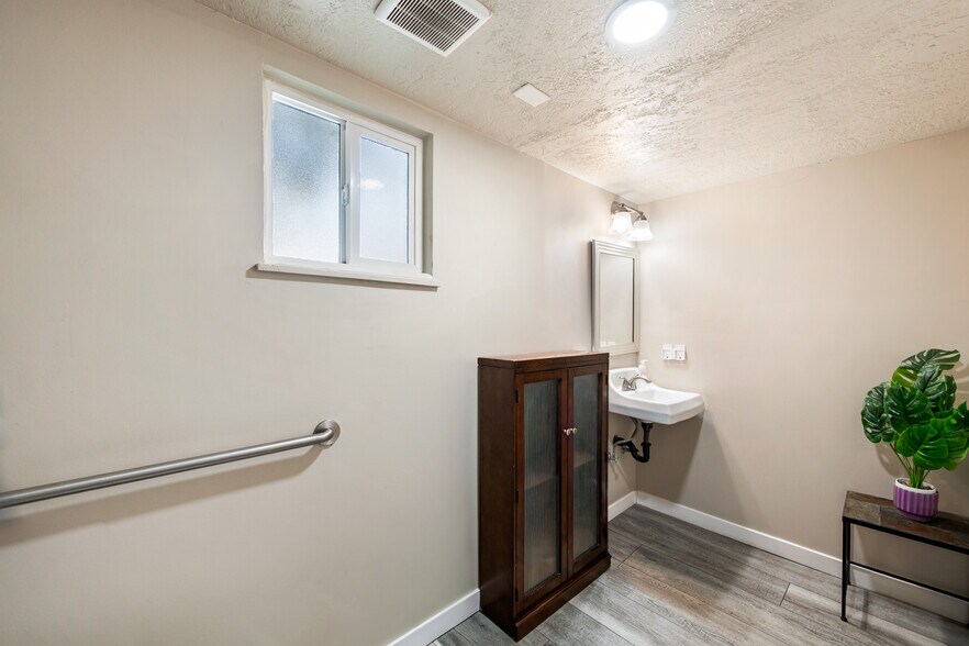 More Photos Of 3378 S 2300 E, Salt Lake City Medical For Sale