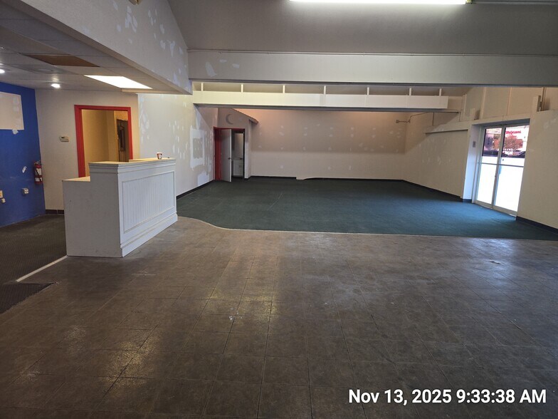 More Photos Of 225 E Brandon Blvd, Brandon General Retail For Lease